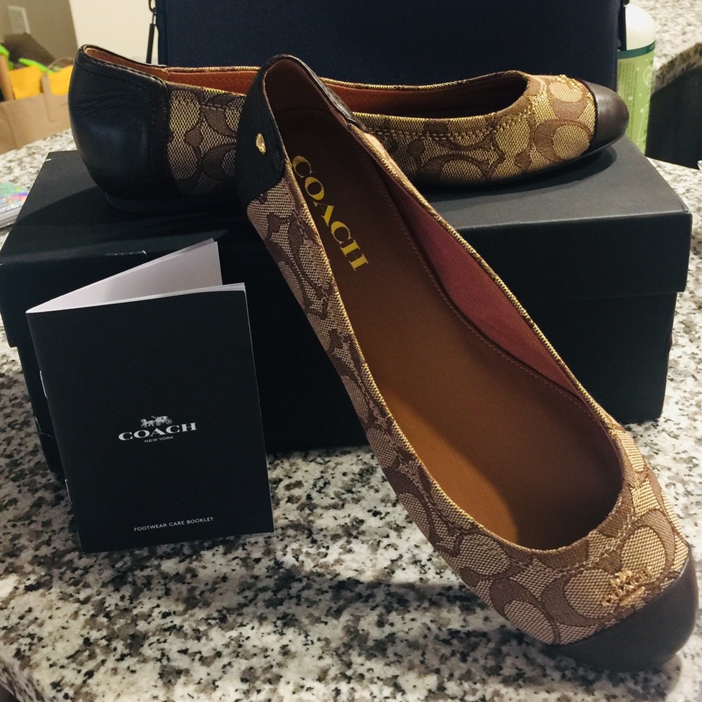 Chelsea Outline Signature Coach Flats (Size 8.5) *Rare Find* NWT